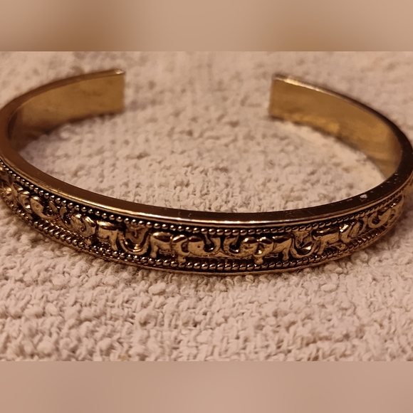 Vintage 4pc lot elephant bracelet, pin and charms - Picture 4 of 10